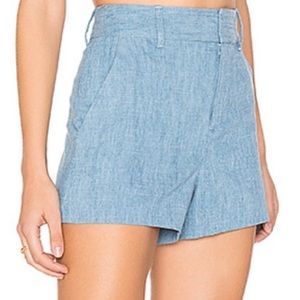 Alice & Olivia Deacon high waisted lined light chambray shorts, Size 4